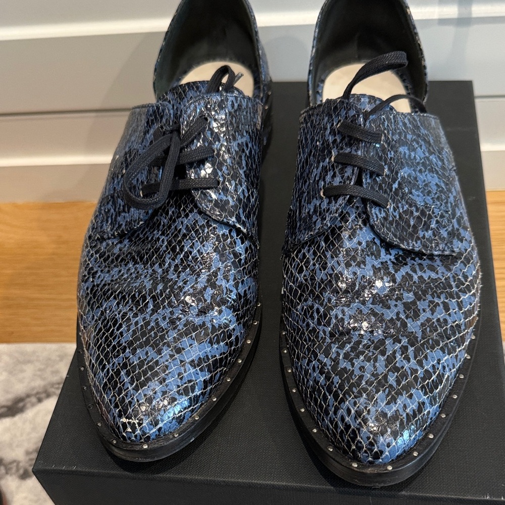 Freda Salvador Women’s Black and Blue Snakeskin Oxfords - Picture 4 of 8